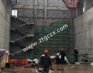 建設中的安居電站主廠房照片